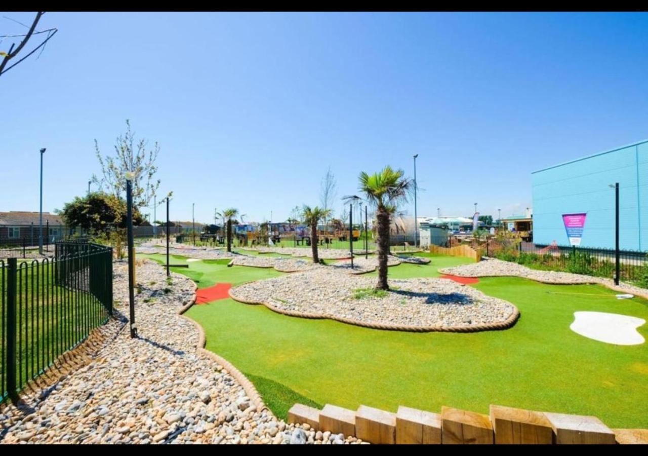Mp768 - Camber Sands Holiday Park - Huge Lodge - Small Dog Friendly - Sleeps 8 Eksteriør billede