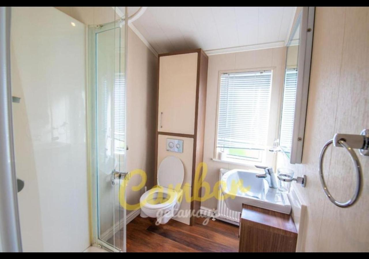 Mp768 - Camber Sands Holiday Park - Huge Lodge - Small Dog Friendly - Sleeps 8 Eksteriør billede